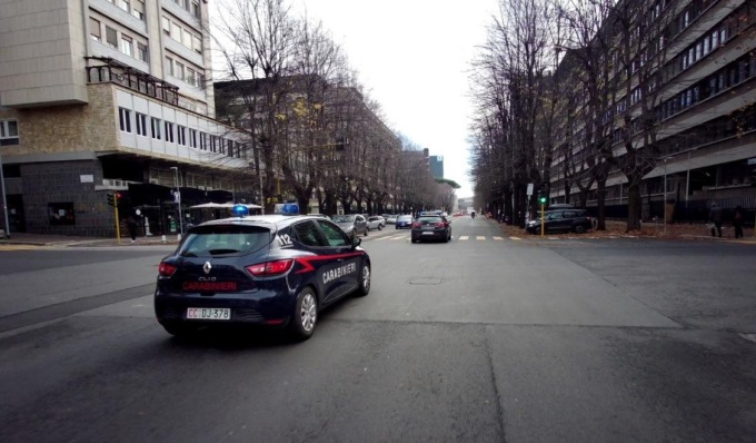 ROMA: TENTANO DI RAPINARE UN ANZIANO IN STRADA, BLOCCATI E ARRESTATI