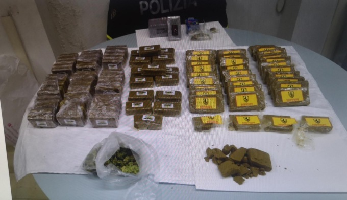 RIETI: DIECI CHILI DI DROGA IN AUTO, ARRESTATO