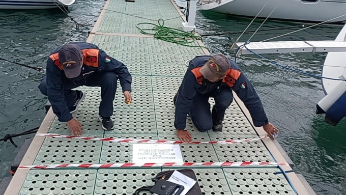 FORMIA: SEQUESTRATO UN PONTILE