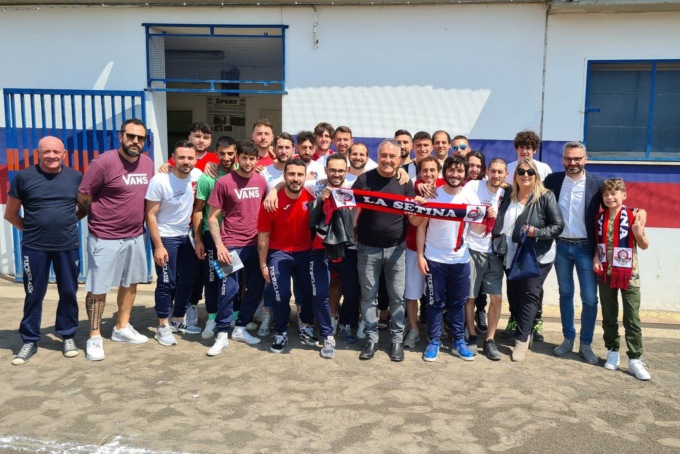 CALCIO/SOLIDARIETA’: DONATO A LA SETINA UN DEFIBRILLATORE