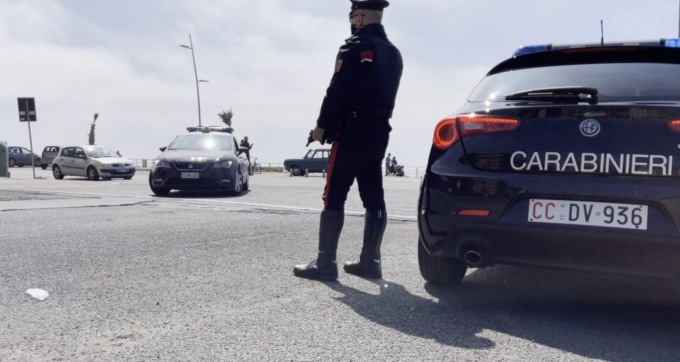 OSTIA: AUTO E MOTO INCENDIATE, ARRESTATO