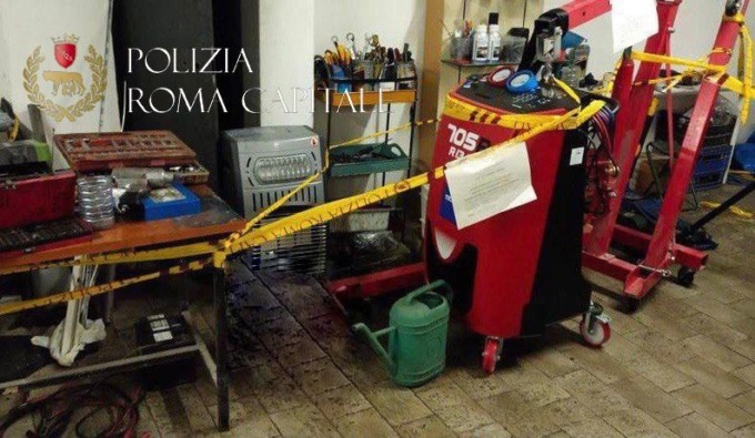 ROMA: AUTOLAVAGGIO TRASFORMATO IN OFFICINA MECCANICA, MULTA E DENUNCIA