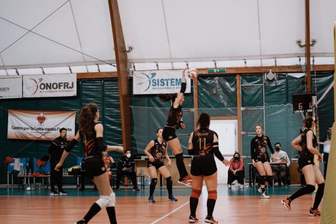 PALLAVOLO B2 FEMMINILE: REVOLUTION ROMA, SERVE UN’IMPRESA