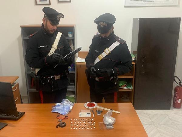 CORI: COPPIA CON 40 DOSI DI COCAINA, ARRESTATA