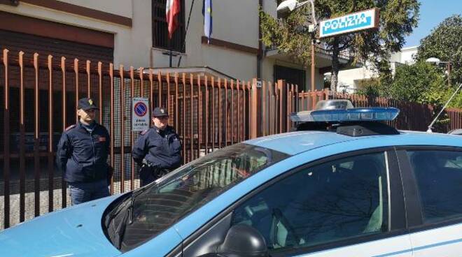Minaccia i poliziotti, arresto e daspo per un 31enne