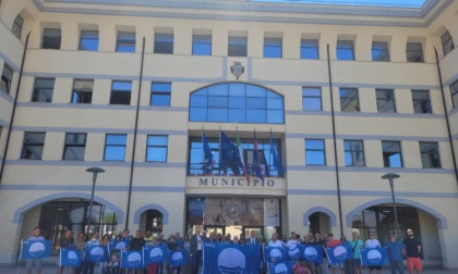 FONDI: LA CONSEGNA DELLA BANDIERA BLU