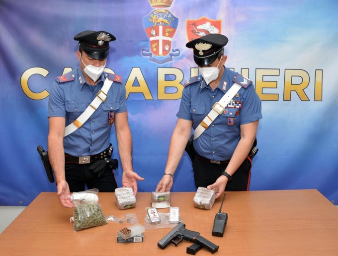 ROMA: DROGA E ARMI, ARRESTATO UN 35ENNE