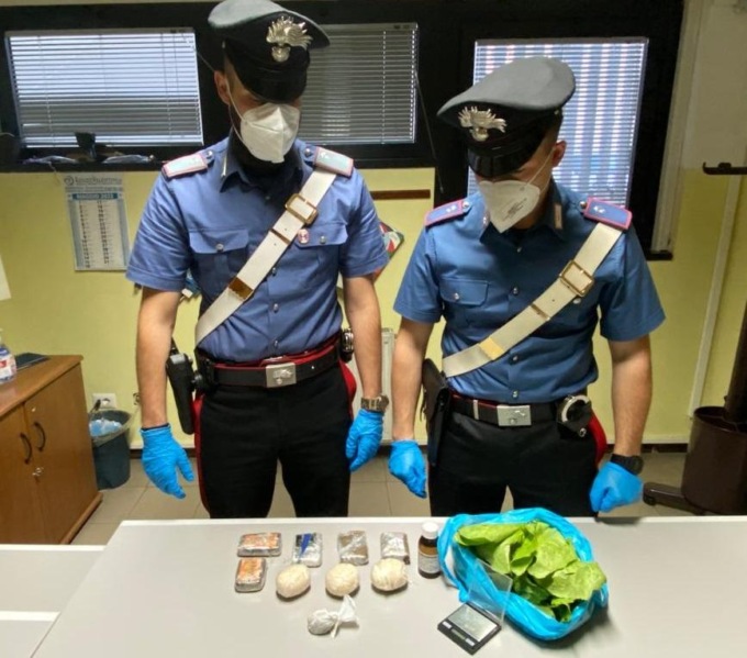 ROMA: EROINA TRA L’INSALATA, ARRESTATA