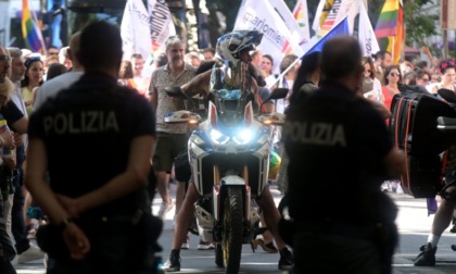 ROMA: GAY PRIDE, HANNO SFILATO IN MIGLIAIA