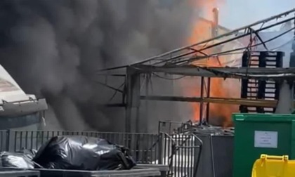 ROMA: INCENDIO IN UN CAPANNONE INDUSTRIALE