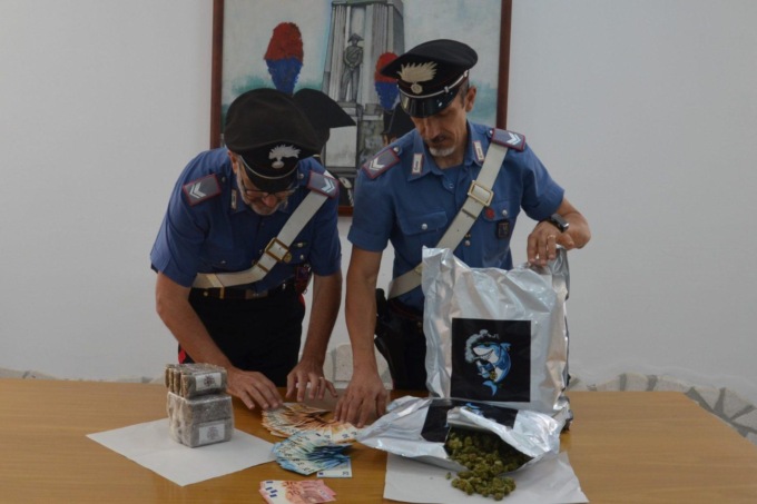 POMEZIA: AVEVA 3 CHILI DI DROGA, ARRESTATO UN GIOVANE
