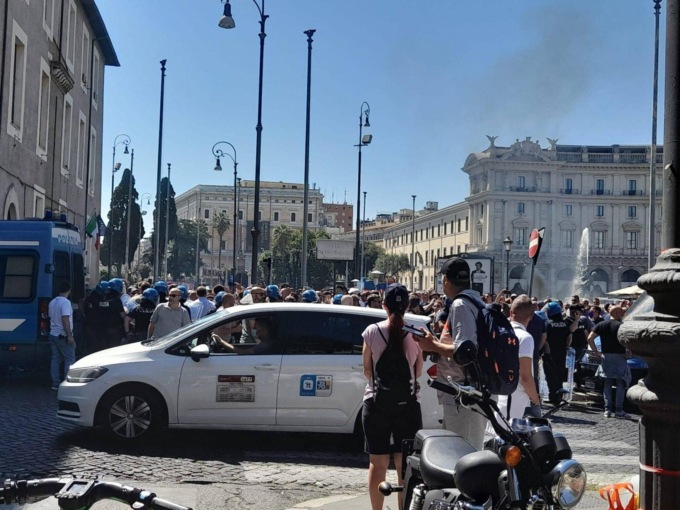 ROMA: CARO GASOLIO, LA PROTESTA DEI PESCATORI