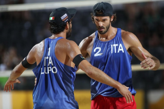 BEACH VOLLEY: ITALIANI ELIMINATI AI MONDIALI DEL FORO ITALICO. AVANTI LE ATLETE AZZURRE