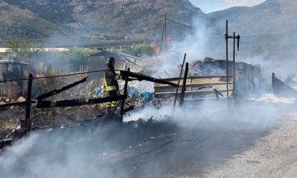 TERRACINA: INCENDIO VICINO L'OSPEDALE. MOMENTI DI PAURA