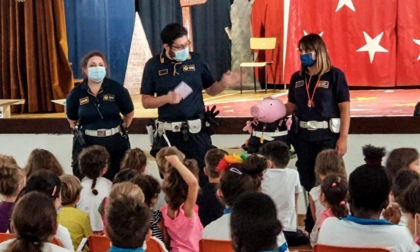 ROMA: EDUCAZIONE STRADALE NELLE SCUOLE, LA POLIZIA LOCALE CONSEGNA "LA PATENTE DEL BUON PEDONE"