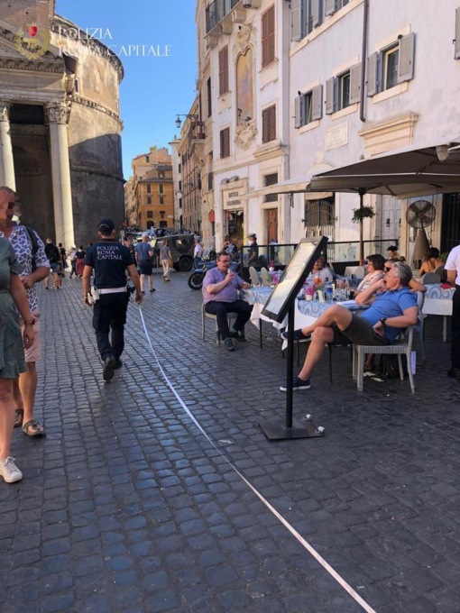 ROMA: TASK FORCE ANTI “TAVOLINO SELVAGGIO”, 11 VERBALI AL PANTHEON