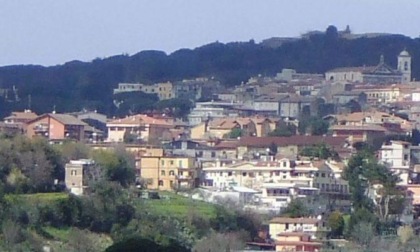 ALBANO: LITIGA CON IL FRATELLO E TENTA DI DARGLI FUOCO