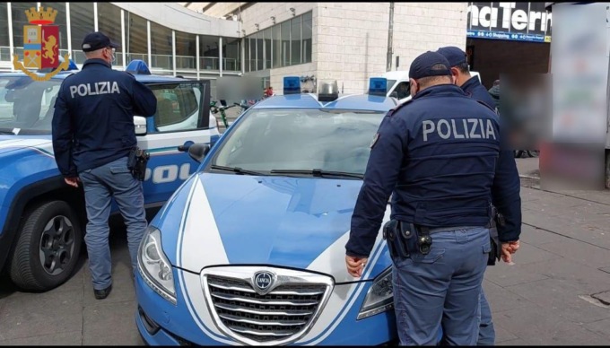 ROMA: POLIZIOTTI SOCCORRONO E RIANIMANO BIMBO DI 4 ANNI