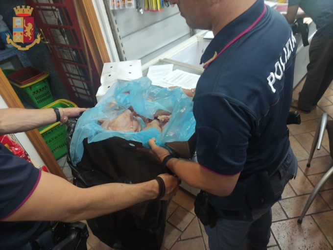 ROMA: 14 CHILI DI CARNE SEQUESTRATI IN UN MINIMARKET