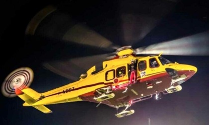 Auto contro un albero, gravi due ragazze trasferite a Roma