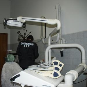 APRILIA: SCOPERTO E DENUNCIATO FALSO DENTISTA
