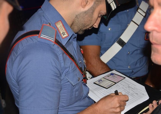 ROMA: FURTI NEI NEGOZI, 5 ARRESTI