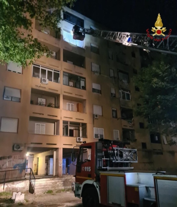 ROMA: INCENDIO IN UN APPARTAMENTO, 8 INTOSSICATI