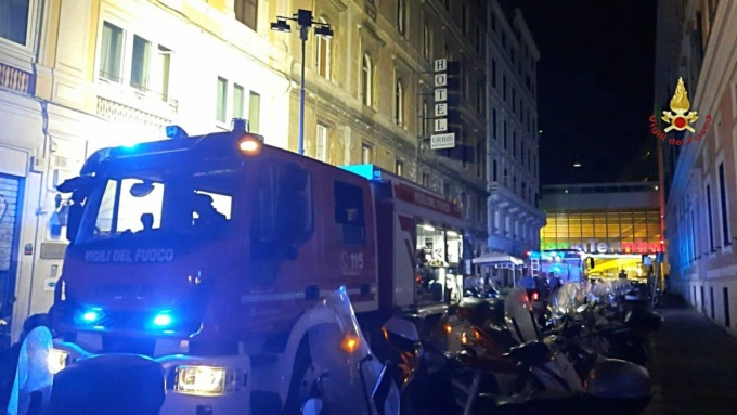 ROMA: INCENDIO IN UN B&B, EVACUATE 80 PERSONE