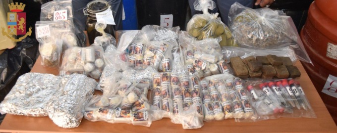 VELLETRI: SCOPERTO INGENTE CARICO DI DROGA, 2 ARRESTI