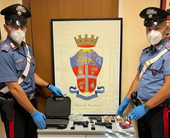 GUIDONIA MONTECELIO: DETENEVA 3 PISTOLE E 300 PROIETTILI, ARRESTATO