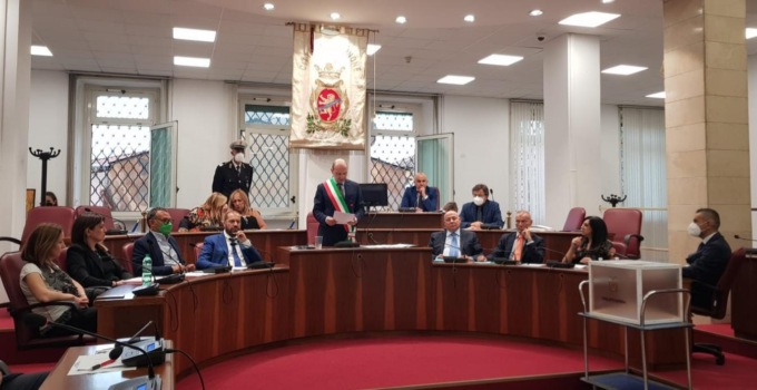 FROSINONE: IL CONSIGLIO COMUNALE TRA ENTUSIASMI E MALUMORI