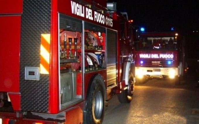 ROMA: AUTO SI RIBALTA SULL’A12
