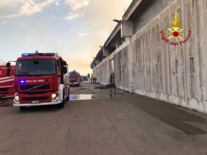 CISTERNA: INCENDIO NELL’AZIENDA DI OLIO, ACCERTAMENTI IN CORSO