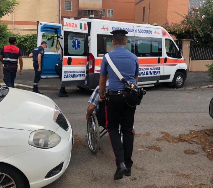ROMA: ANZIANO DISABILE ACCOMPAGNATO IN AMBULATORIO DAI CARABINIERI