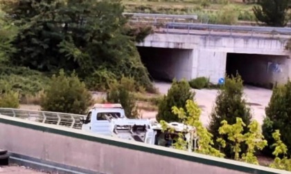 CASSINO: RUBA UN’AMBULANZA E SI SCHIANTA, FERITO