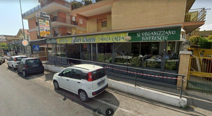GUIDONIA: SPARI AL BAR, CACCIA ALL’UOMO