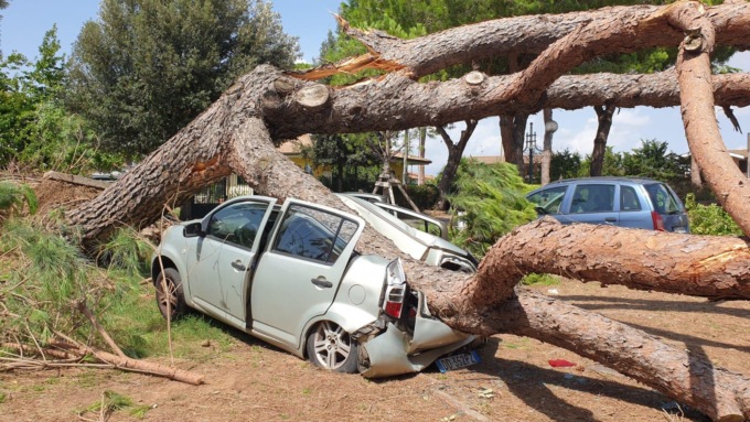 MALTEMPO: VIOLENTA TROMBA D’ARIA TRA LATINA E TERRACINA
