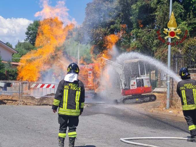CAPENA: FUGA DI GAS E INCENDIO, FERITO UN OPERAIO