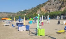 TERRACINA/S.FELICE: RIMOSSE ATTREZZATURE BALNEARI