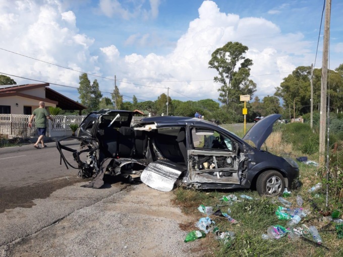LATINA: INCIDENTE STRADALE, FERITE DUE PERSONE