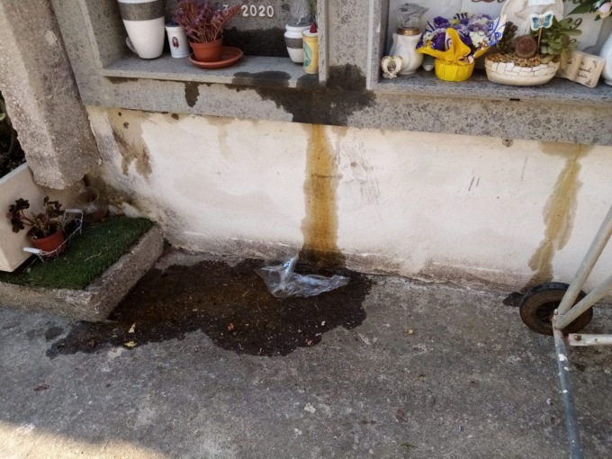 TERRACINA: SOS CIMITERO. FUORIESCE LIQUIDO DAI LOCULI