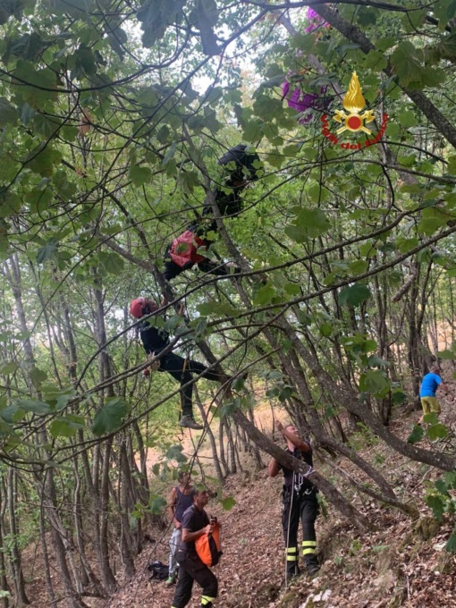 RIETI: PARAPENDISTA SALVATO DAI VIGILI DEL FUOCO