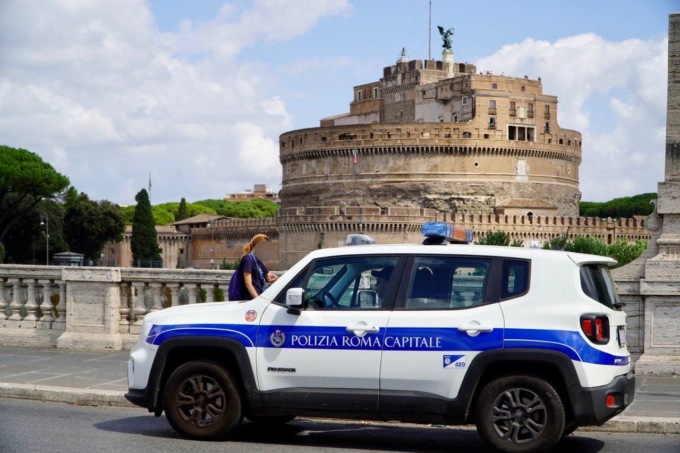 ROMA: AGGREDISCE AGENTI, DENUNCIATO