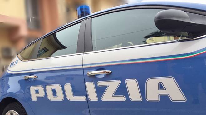 LATINA: MINACCIA I SANITARI PER IL METADONE E PICCHIA LA POLIZIA