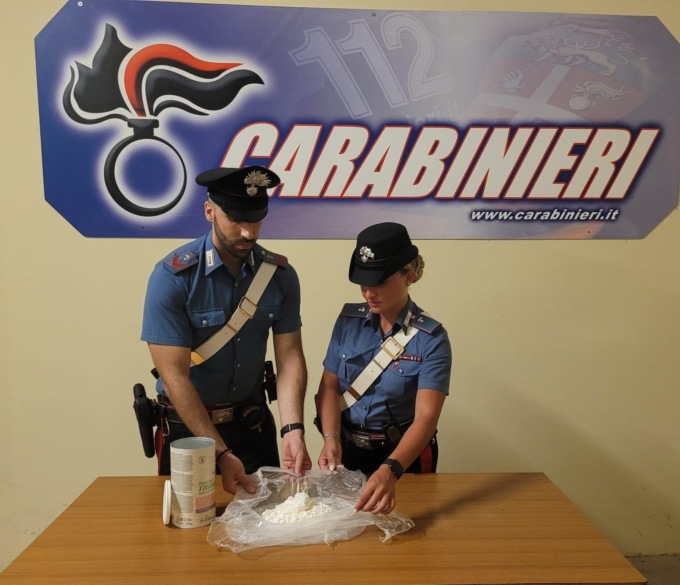 POMEZIA: GETTA LA COCAINA DALL’AUTO, ARRESTATO