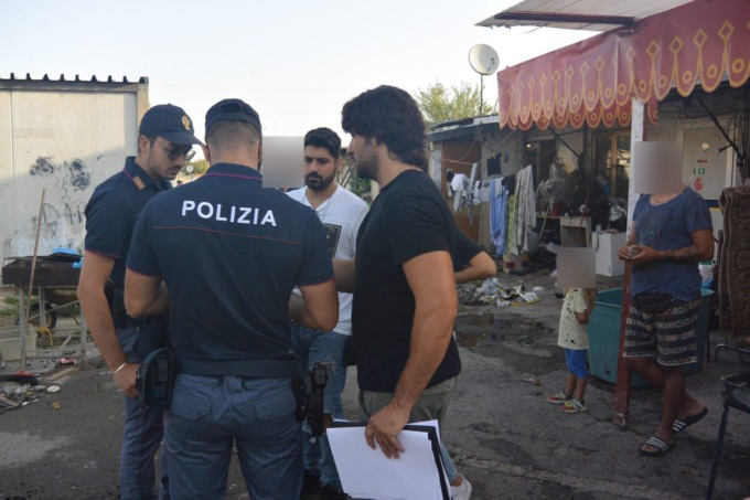 ROMA: CONTROLLI AL CAMPO IN VIA SALVIATI, 350 IDENTIFICATI