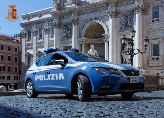 ROMA: FOTOGRAFANO I RAPINATORI E LI FANNO ARRESTARE