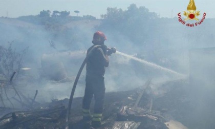 ROMA: INCENDIO ALL'INSUGHERATA, PAURA TRA I RESIDENTI