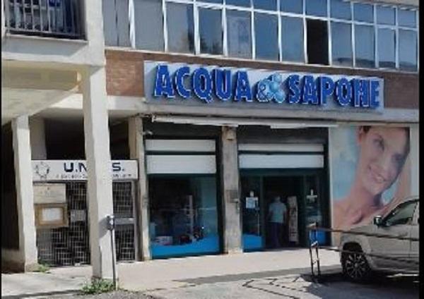 LATINA: RAPINA DA ACQUA E SAPONE