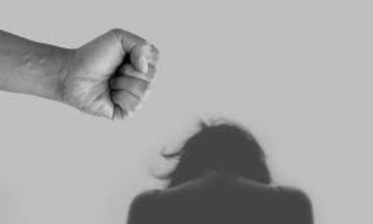 Aggredita di nuovo dall’ex dopo essere stata investita